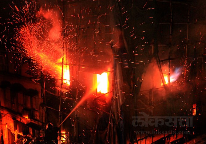 प्रियांका व तिचे वडील घरी आल्यावर त्यांच्या पायाखालची जमीनच सरकली. दरम्यान, या विभागाचे आमदार राज पुरोहित यांनी माढवकर कुटुंबियांची प्रभादेवी येथील म्हाडाच्या एका घरात व्यवस्था केली आहे,