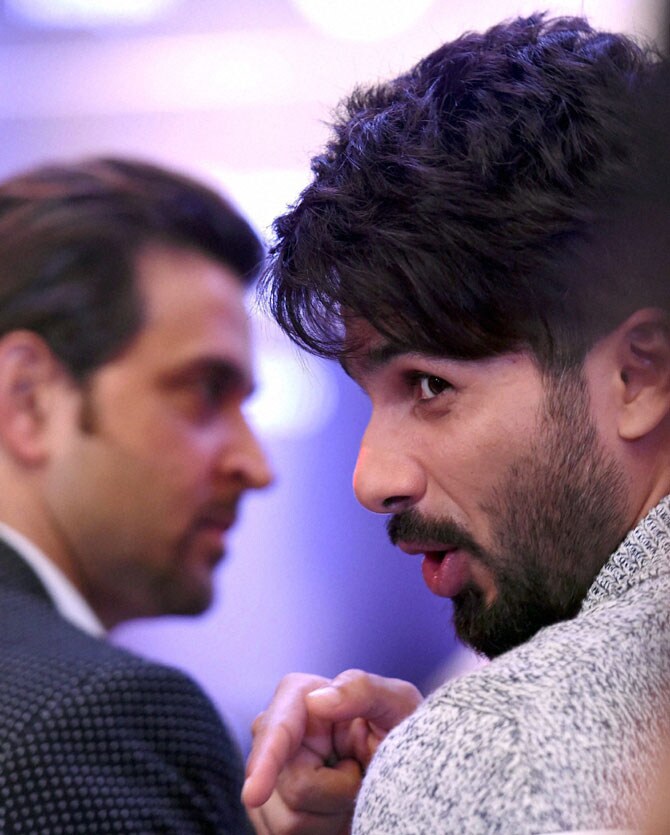 आयफा पुरस्काराठी सोनाक्षी, हृतिक, शाहिद, अर्जुनची खेचाखेच