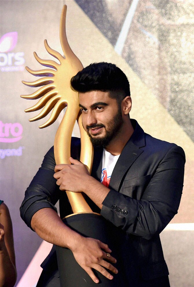 आयफा पुरस्काराठी सोनाक्षी, हृतिक, शाहिद, अर्जुनची खेचाखेच