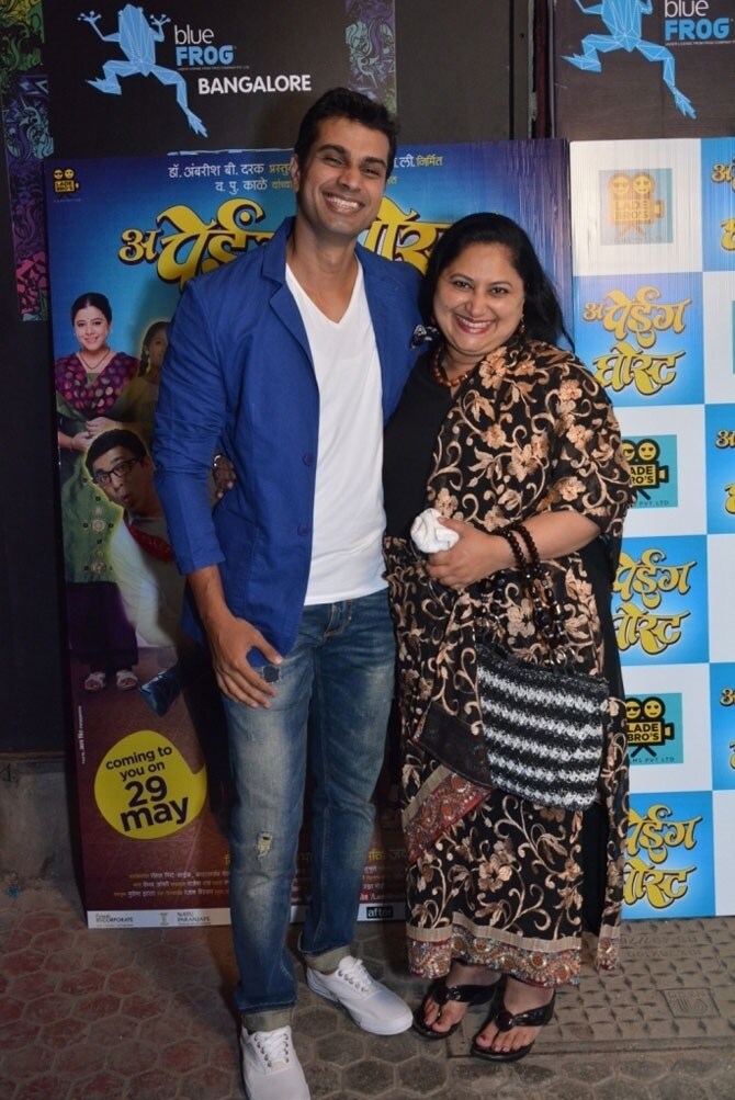 प्रसाद भेंडे आणि सुकन्या मोने