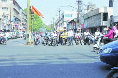 महापालिकेला ‘झेब्रा क्रॉसिंग’चा विसर