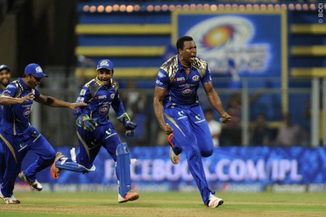 गुरुवारी झालेल्या सामन्यात मुंबई इंडियन्सने कोलकाता नाइट राइडर्सवर पाच धावांनी विजय मिळविला. (छाया सौजन्यः बीसीसीआय/ आयपीएल)