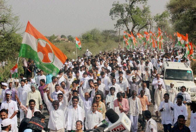 या भागात आपण फिरलो, लोकांशी चर्चा केली तेव्हा शेतकऱ्यांचे तीन मुख्य प्रश्न असल्याचे आपल्या लक्षात आल्याचे राहुल म्हणाले. (छाया: पीटीआय)