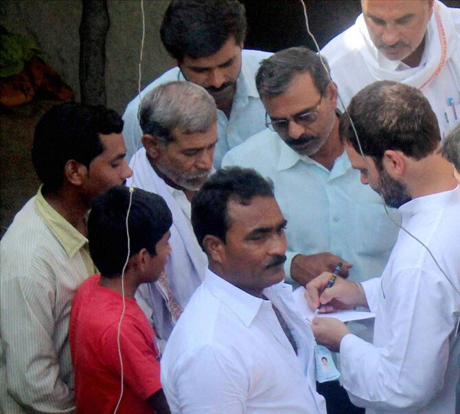 आपण शेतकऱ्यांना कोणतेही आश्वासन दिलेले नाही, याकडे त्यांचे लक्ष वेधले असता, मी आश्वासन काय देऊ शकतो, असा प्रतिप्रश्न त्यांनी केला. (छाया: पीटीआय)