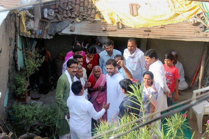 काँग्रेस पक्ष म्हणून शेतकऱ्यांना मदत देण्याचा आम्ही प्रयत्न करीतच आहोत, पण त्याला मर्यादा आहेत. (छाया: पीटीआय)