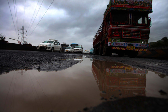 रस्त्यांची दैना