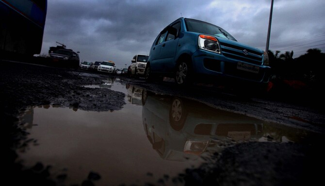 रस्त्यांची दैना