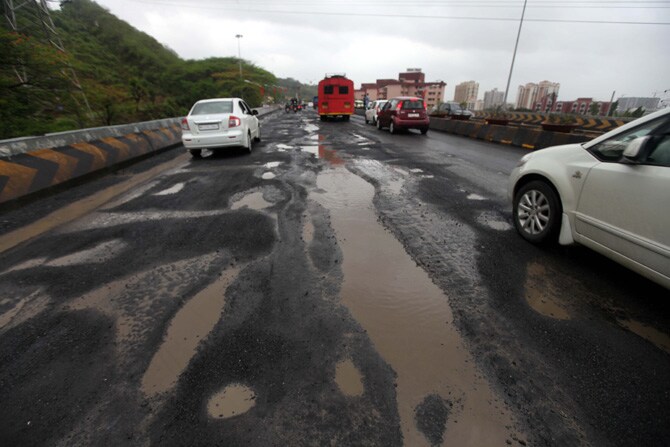 रस्त्यांची दैना