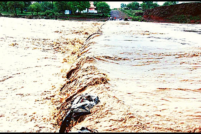 आठ दिवसांत दुसऱ्यांदा कयाधूला दुथडी पाणी