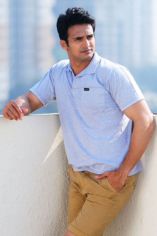 हटके कथाविषय असलेल्या मल्टीस्टारर 'टाईम बरा वाईट' या सिनेमात भूषण पहिल्यांदाच रोमँटीक आणि अॅक्शन अशा दोन्ही अवतारात पहायला मिळणार आहे. आंतरमहाविद्यालयीन स्पर्धांतून पुढे आलेल्या भूषणने साकारलेल्या आतापर्यंतच्या भूमिकांपेक्षा काहीतरी वेगळं करायला मिळाल्याचं समाधान त्याने व्यक्त केले आहे.