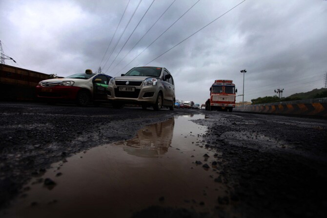 रस्त्यांची दैना