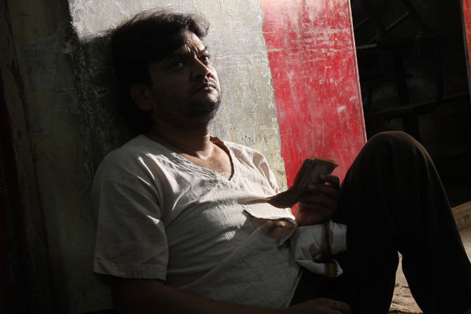 चार दिग्दर्शक, चार कवितांवरील वेगवेगळ्या चार गोष्टी, चार कवी, चार संगीतकार अशा चौकोनी भिंगाच्या चौकटीतून सादर होणारा 'बायोस्कोप' १७ जुलै रोजी संपूर्ण राज्यात प्रदर्शित होत आहे.