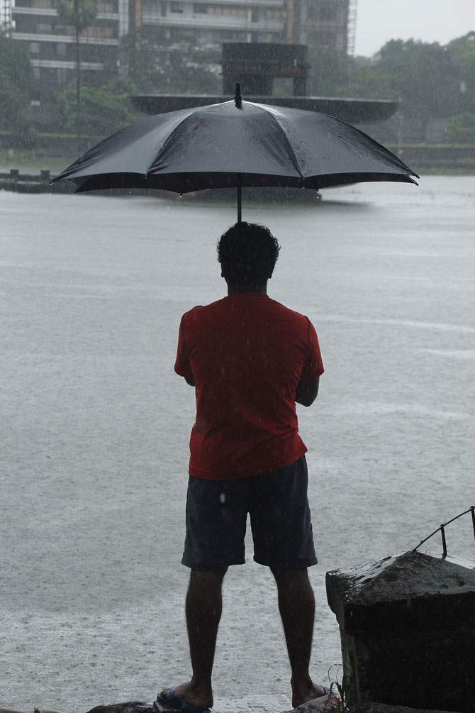 एक होता काऊ मध्ये स्पृहा जोशी आणि कुशाल बद्रीके यांच्या प्रमुख भूमिका आहेत.