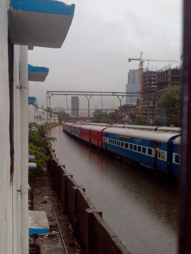 मुंबापुरी तुंबली..