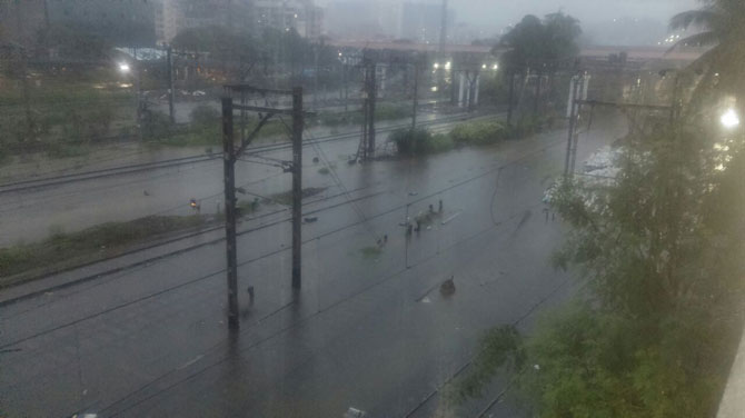 मुंबापुरी तुंबली..