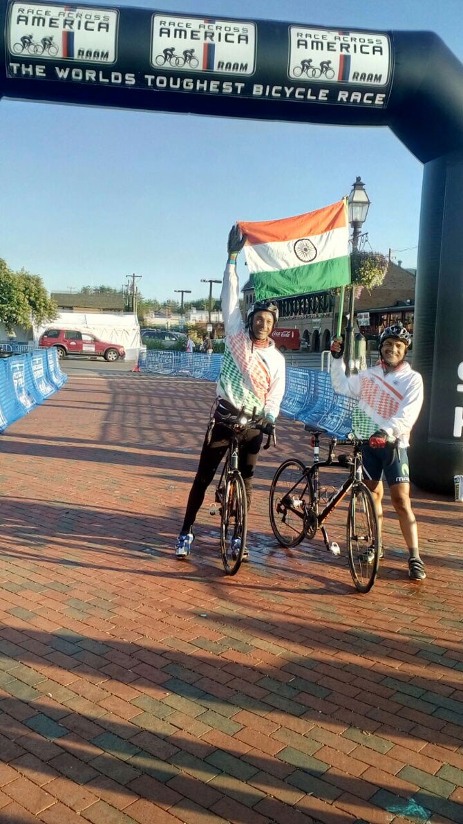 या स्पर्धेत जवळपास माउंट एव्हरेस्टच्या तीनपट चढाईइतके अंतर मार्गक्रमण करावे लागते.