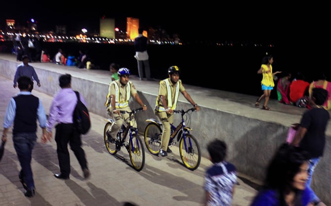 सायकलवरील पहारेकरी