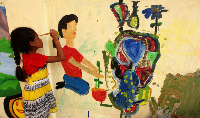 जागतिक पर्यावरण दिनाच्या निमित्ताने चिमुकल्या मंडळींची जनजागृती. (छाया- प्रशांत नाडकर)