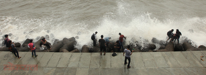 उत्साहाच्या लाटांना उधाण