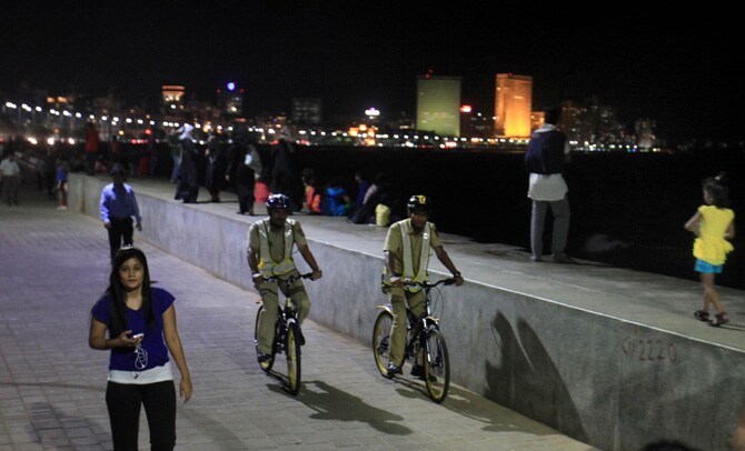 सायकलवरील पहारेकरी