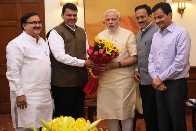 महाराष्ट्राचे मुख्यमंत्री देवेंद्र फडणवीस यांनी गुरूवारी नवी दिल्लीत पंतप्रधान नरेंद्र मोदींची भेट घेतली.