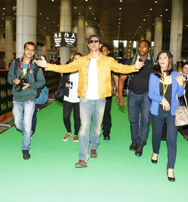 आयफा पुरस्कारासाठी मलेशियाला गेलेल बॉलीवूड सेलेब्रिटी सध्या तेथे आनंद लुटत आहेत. हृतिक रोशन, सोनाक्षी सिन्हा, अनिल कपूर, बिपाशा बसू यांनी काही फोटो सोशल साइटवर प्रसिद्ध केले आहेत.