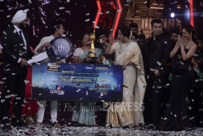 शनिवारी रात्री 'इंडियाज गॉट टॅलेंट' च्या सहाव्या पर्वाचा अंतिम सोहळा पार पडला. अरुणाचल प्रदेशचा माणिक पॉल या शोचा विजेता ठरला. परिक्षक किरण खेर, करण जोहर आणि मलायका अरोरा खान यांनी माणिकच्या नावाची घोषणा करताच त्याच्या डोळ्यातून आनंदाश्रू वाहू लागले.माणिकला पुरस्काराच्या रुपात ट्रॉफीसह पन्नास लाख रुपये आणि मारुती सुझुकी सेलेरियो कार मिळाली.