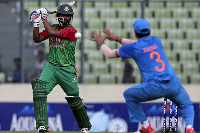 भारत विरीध्द बांगलादेश एकदिवसीय सामन्यात तमीम इक्बाल ६० धावांवर बाद झाला. अश्विनने त्याला बाद केले. (छाया- एपी/पीटीआय)
