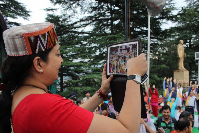 पंतप्रधान नरेंद्र मोदींसह ‘योगाभ्यास’