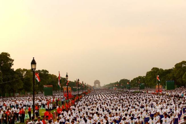 पंतप्रधान नरेंद्र मोदींसह ‘योगाभ्यास’