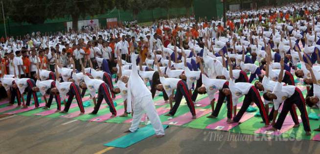 पंतप्रधान नरेंद्र मोदींसह ‘योगाभ्यास’