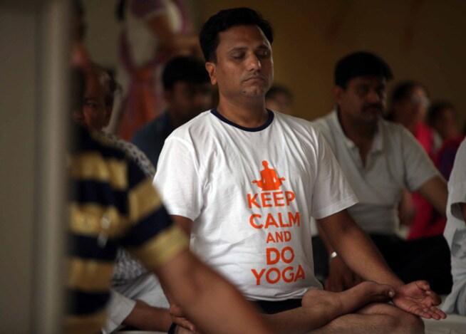 पंतप्रधान नरेंद्र मोदींसह ‘योगाभ्यास’