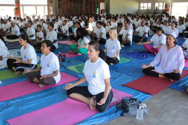 पंतप्रधान नरेंद्र मोदींसह ‘योगाभ्यास’