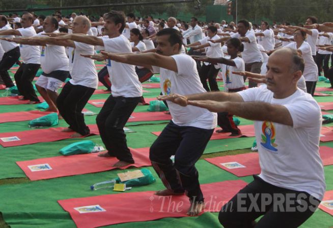 पंतप्रधान नरेंद्र मोदींसह ‘योगाभ्यास’