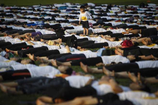 पंतप्रधान नरेंद्र मोदींसह ‘योगाभ्यास’