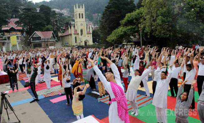 पंतप्रधान नरेंद्र मोदींसह ‘योगाभ्यास’
