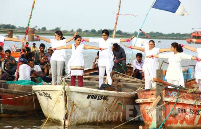 पंतप्रधान नरेंद्र मोदींसह ‘योगाभ्यास’