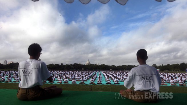 पंतप्रधान नरेंद्र मोदींसह ‘योगाभ्यास’