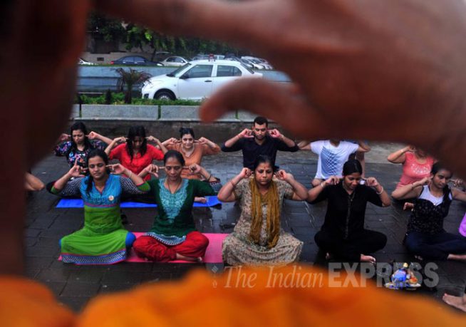 पंतप्रधान नरेंद्र मोदींसह ‘योगाभ्यास’