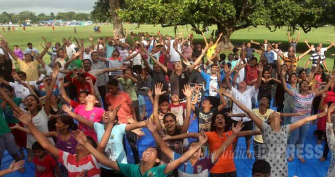 पंतप्रधान नरेंद्र मोदींसह ‘योगाभ्यास’