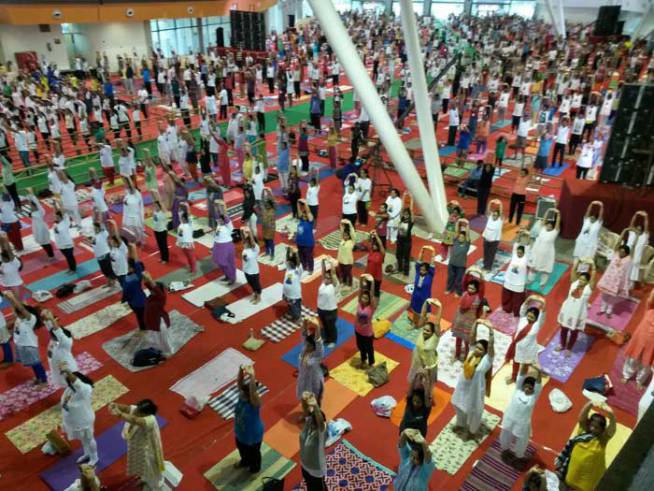 पंतप्रधान नरेंद्र मोदींसह ‘योगाभ्यास’