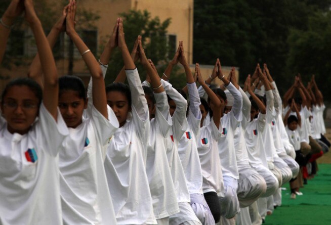 पंतप्रधान नरेंद्र मोदींसह ‘योगाभ्यास’