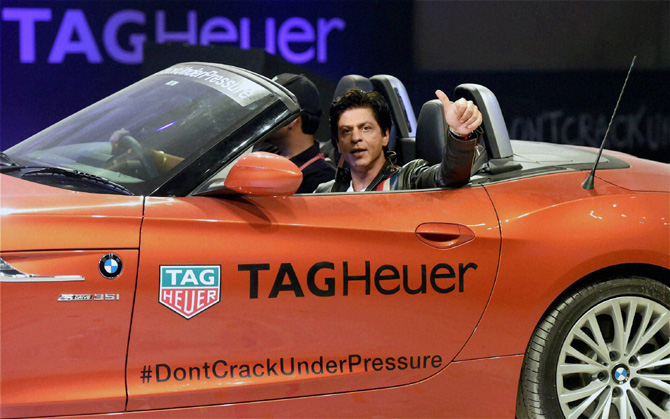 शाहरूखकडून टॅग ह्युअरच्या नव्या श्रेणीचे उद्घाटन