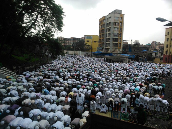 राष्ट्रपती प्रणब मुखर्जी, उपराष्ट्रपती हमीद अन्सारी, पंतप्रधान नरेंद्र मोदी यांनी ईदनिमित्त जनतेला सदिच्छा दिल्या आहेत. गोवा आणि दमण येथील चर्चच्या आर्चबीशपनीही ईदनिमित्त मुस्लिम बांधवांना शुभेच्छा दिल्या आहेत.