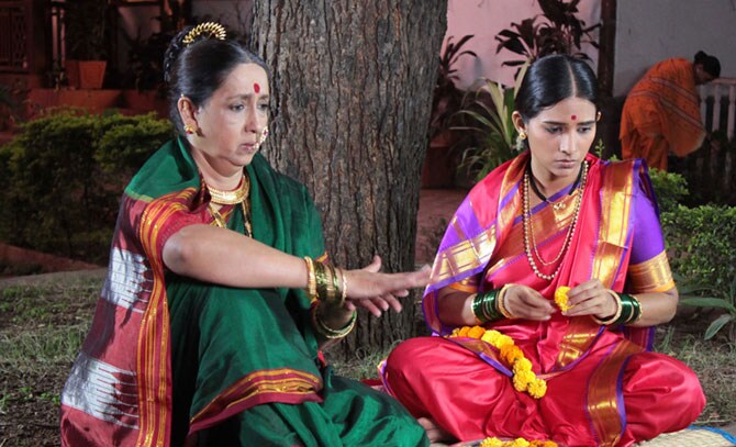 'तप्तपदी' चित्रपटातील दृश्य