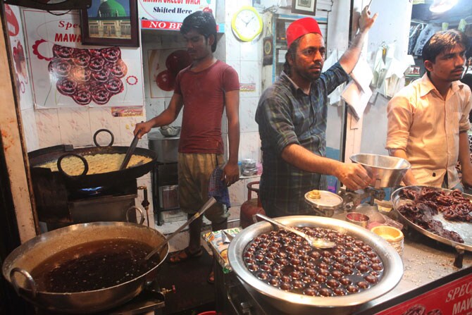 याशिवाय येथील माव्याचे गुलाबजाम विशेष प्रसिद्ध आहेत.