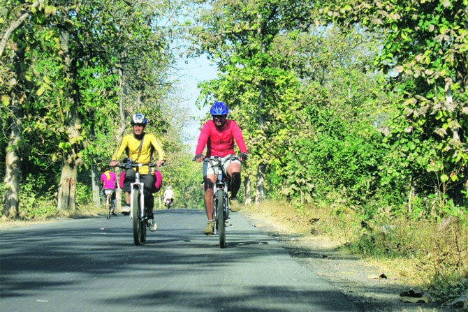 नक्षलग्रस्त प्रदेशातून सायकलिंग!