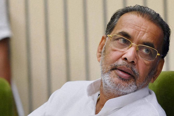 Center Govt Declares package for Drought Affected Farmers, राज्यातील दुष्काळग्रस्तांसाठी केंद्राची कोटींची मदत,radha mohan singh, राधा मोहन सिंह