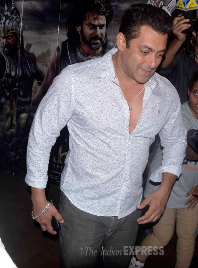 ‘बाहुबली’च्या स्क्रिनिंगला संगीता बिजलानीसह सलमान