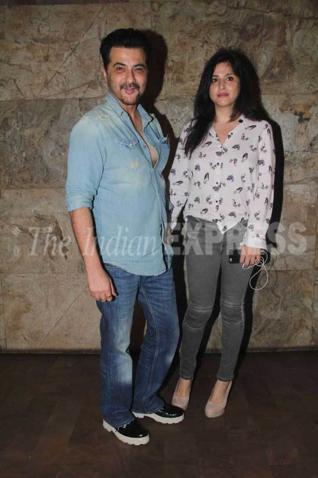 संजय कपूर आणि त्याची पत्नीदेखील चित्रपट पाहण्यास उपस्थित होते. (छायाः वरिन्दर चावला)